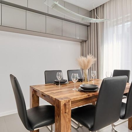 Stylish Kosciuszki Apartaments Near The Market Square With Free Garage Wroclaw By Noclegi Renters ภายนอก รูปภาพ