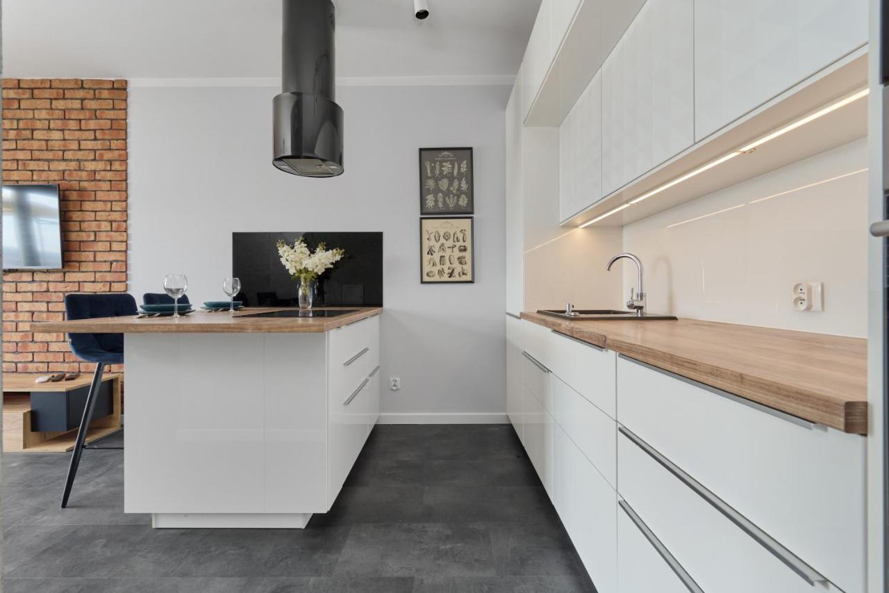 Stylish Kosciuszki Apartaments Near The Market Square With Free Garage Wroclaw By Noclegi Renters ภายนอก รูปภาพ