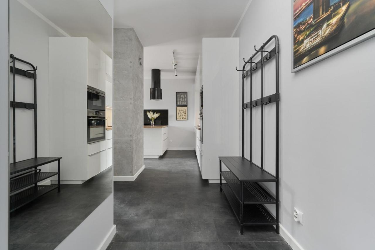 Stylish Kosciuszki Apartaments Near The Market Square With Free Garage Wroclaw By Noclegi Renters ภายนอก รูปภาพ