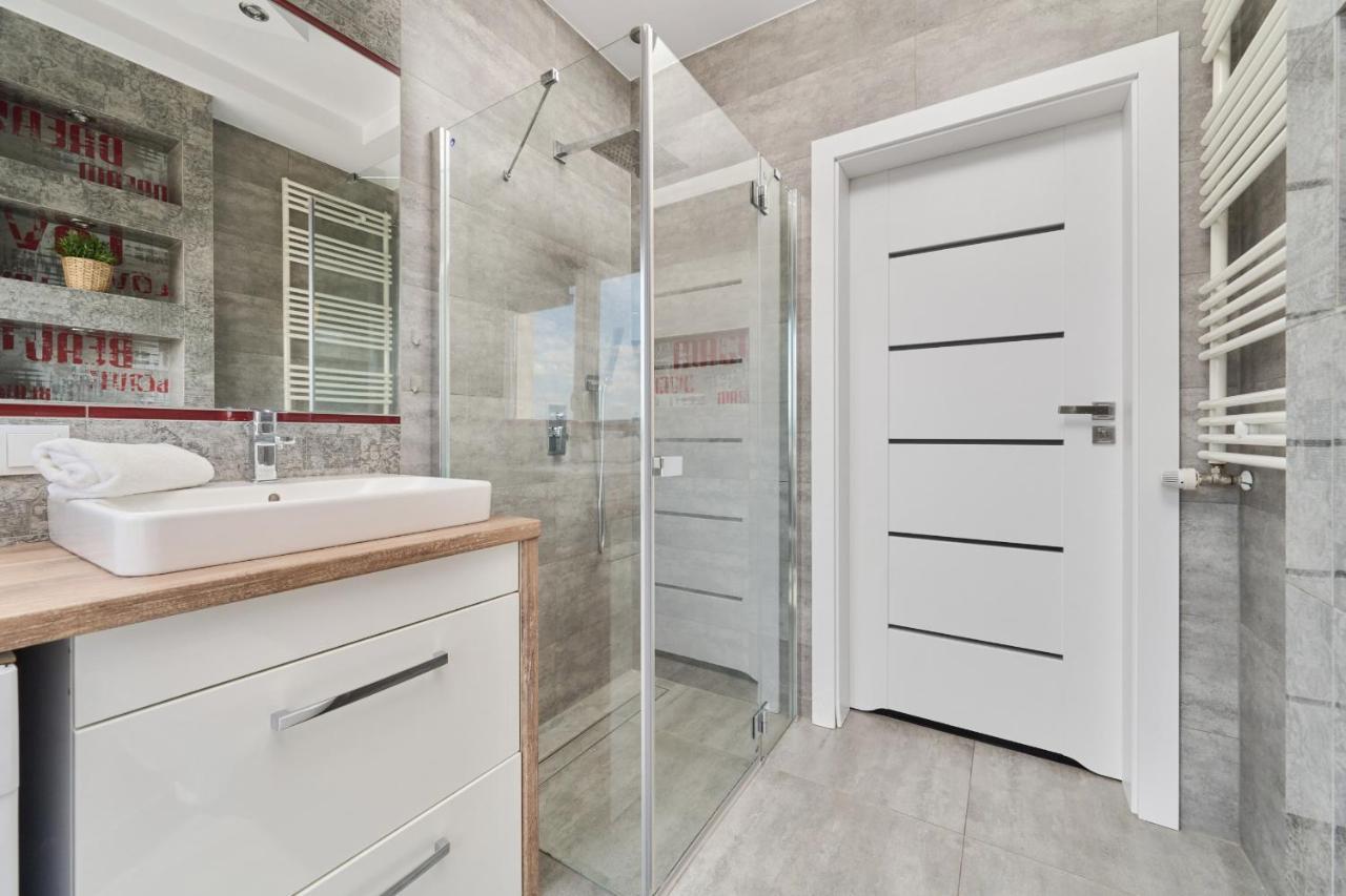 Stylish Kosciuszki Apartaments Near The Market Square With Free Garage Wroclaw By Noclegi Renters ภายนอก รูปภาพ