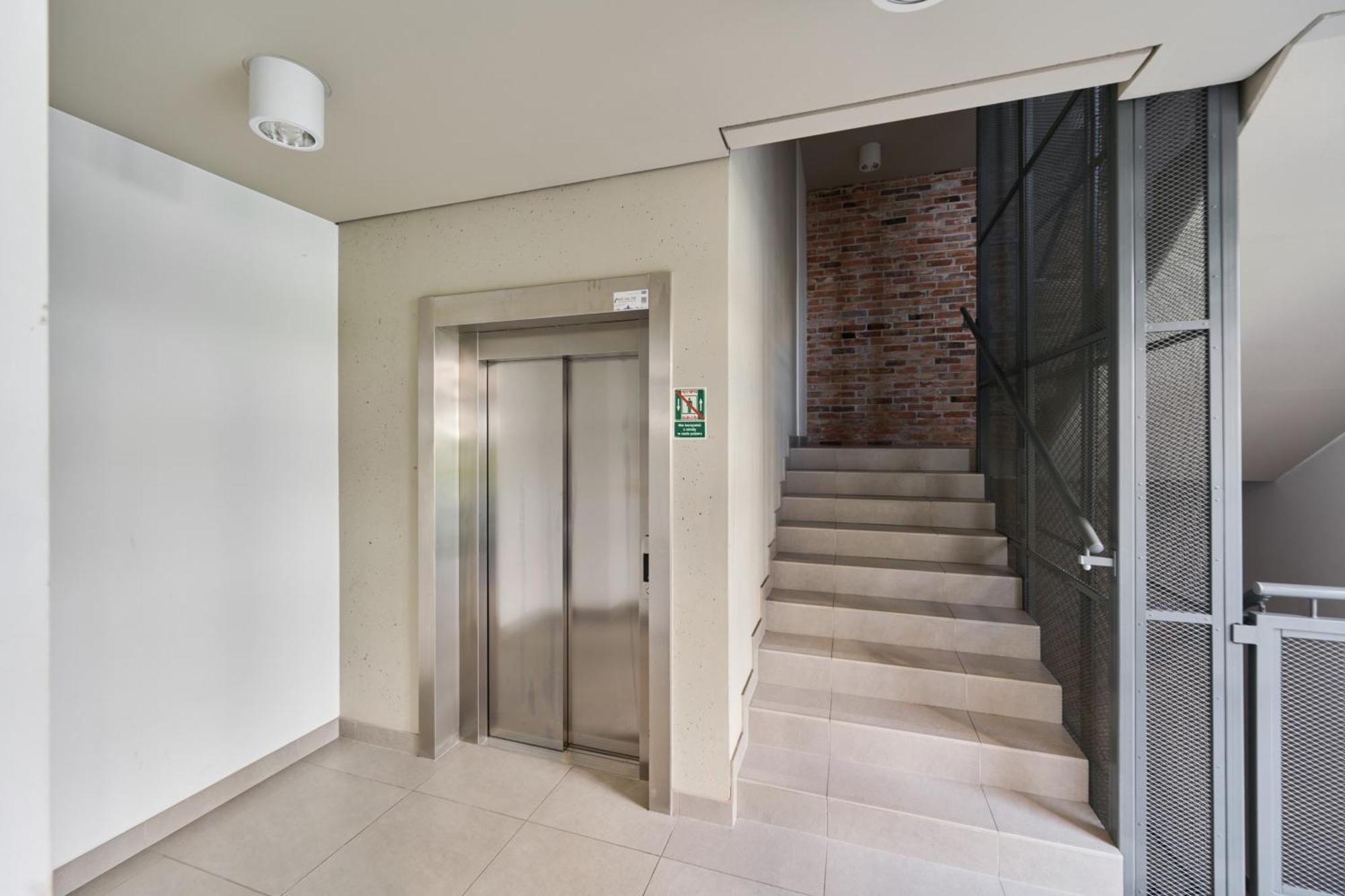 Stylish Kosciuszki Apartaments Near The Market Square With Free Garage Wroclaw By Noclegi Renters ภายนอก รูปภาพ
