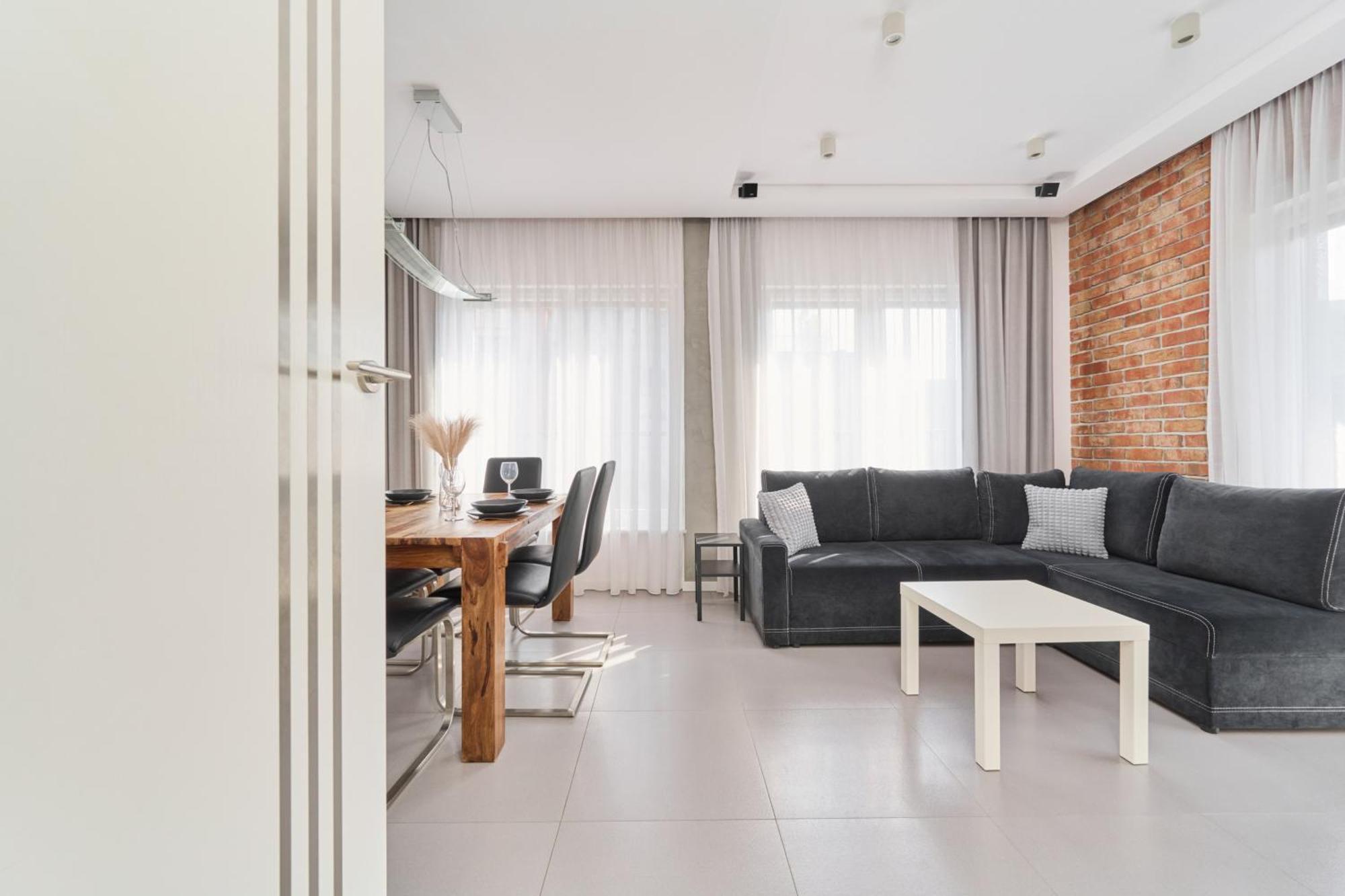 Stylish Kosciuszki Apartaments Near The Market Square With Free Garage Wroclaw By Noclegi Renters ภายนอก รูปภาพ