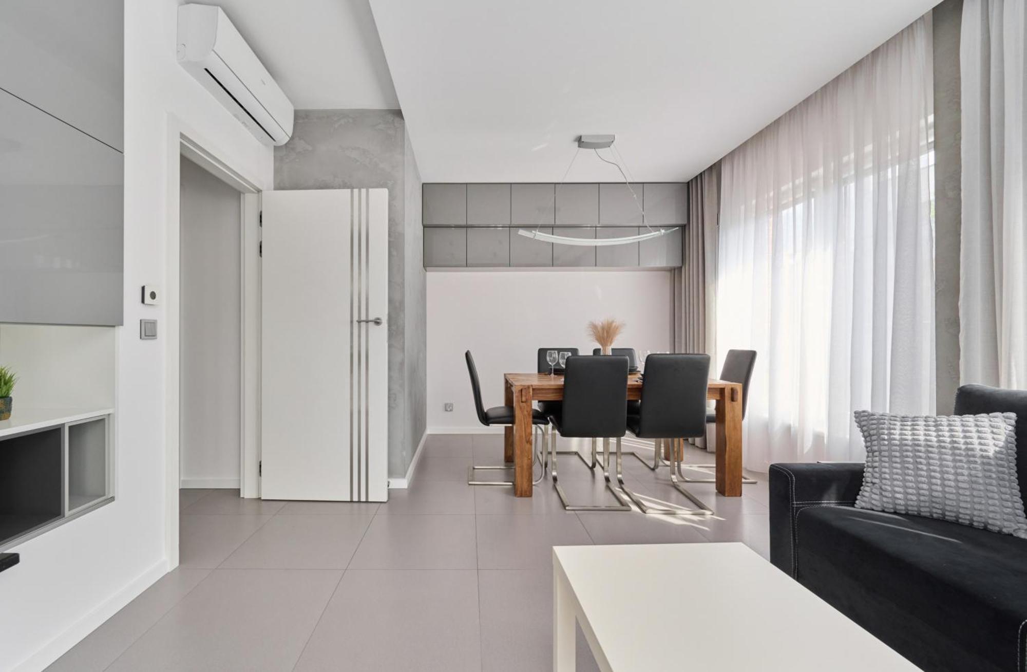 Stylish Kosciuszki Apartaments Near The Market Square With Free Garage Wroclaw By Noclegi Renters ภายนอก รูปภาพ