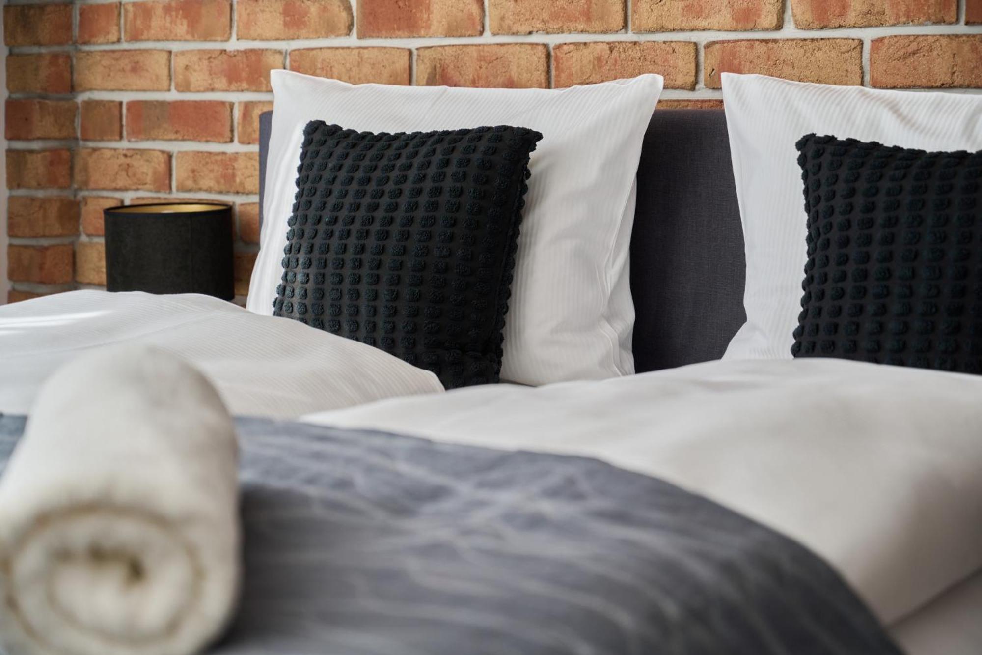 Stylish Kosciuszki Apartaments Near The Market Square With Free Garage Wroclaw By Noclegi Renters ภายนอก รูปภาพ