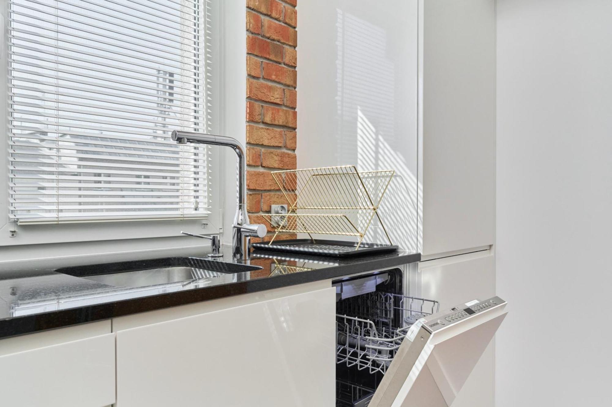 Stylish Kosciuszki Apartaments Near The Market Square With Free Garage Wroclaw By Noclegi Renters ภายนอก รูปภาพ