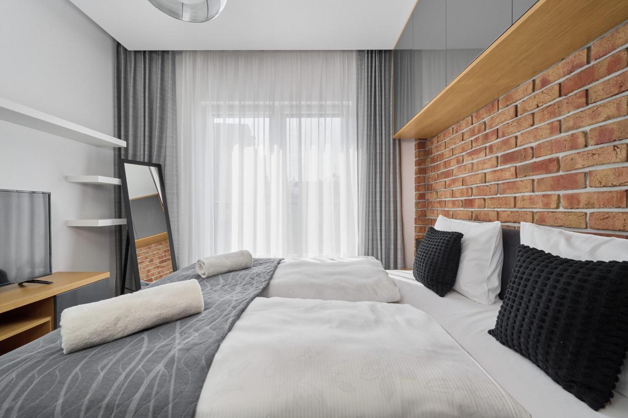 Stylish Kosciuszki Apartaments Near The Market Square With Free Garage Wroclaw By Noclegi Renters ภายนอก รูปภาพ